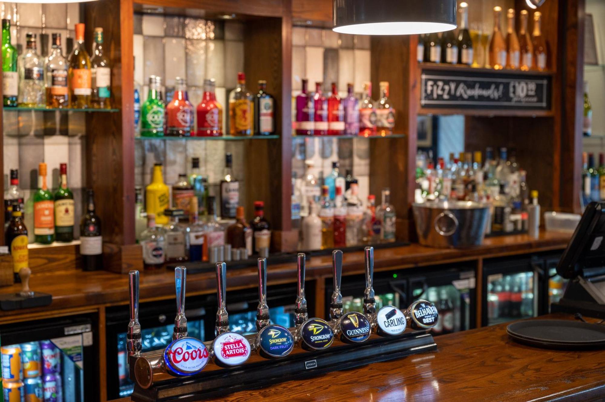 The Titan Hotel Clydebank Eksteriør billede