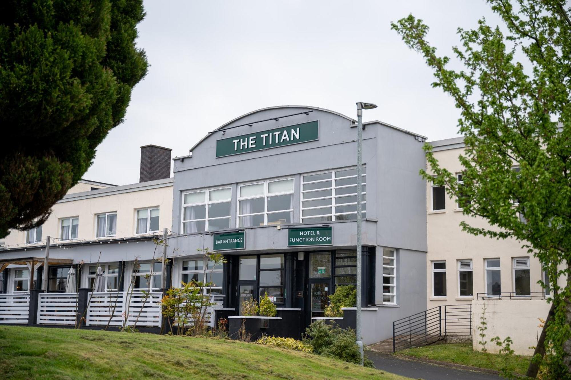 The Titan Hotel Clydebank Eksteriør billede
