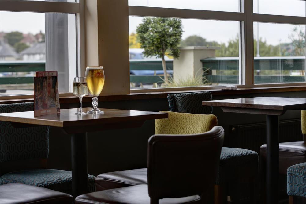 The Titan Hotel Clydebank Eksteriør billede